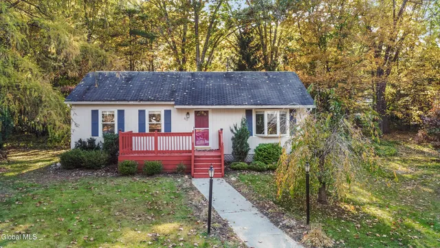 $284,900 | 40 Pheasant Court, Saratoga Springs, NY 12866