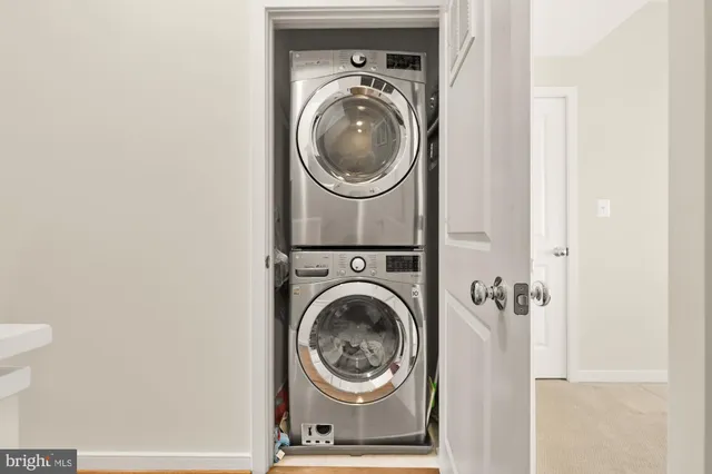 a view of a bedroom with washer and dryer