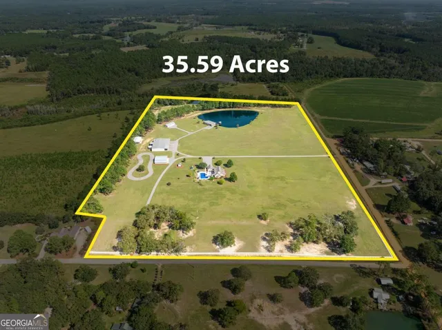 a view of a house with a big yard