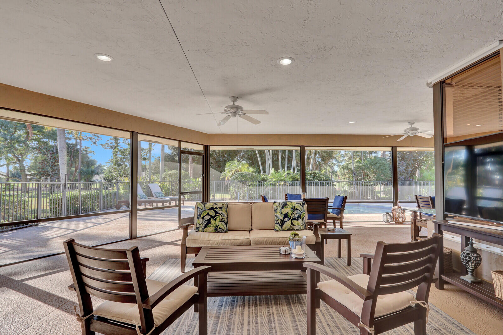 208 Turnberry Court South Atlantis, FL 33462 - Photo 23 of 44 Indoor/outdoor living