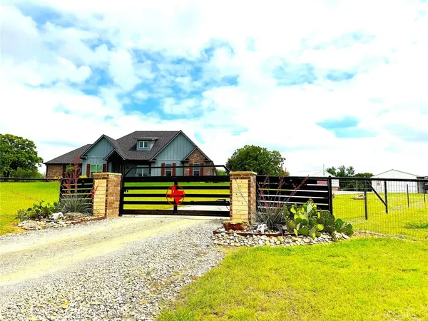 $890,000 | 229 Oak Tree Drive, Poolville, TX 76487