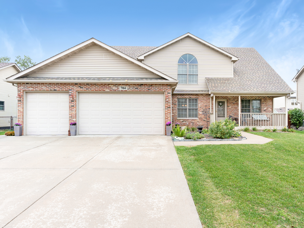 704 Clifford Drive Minooka, IL 60447 - Photo 2 of 25 a front view of a house with a yard and garage