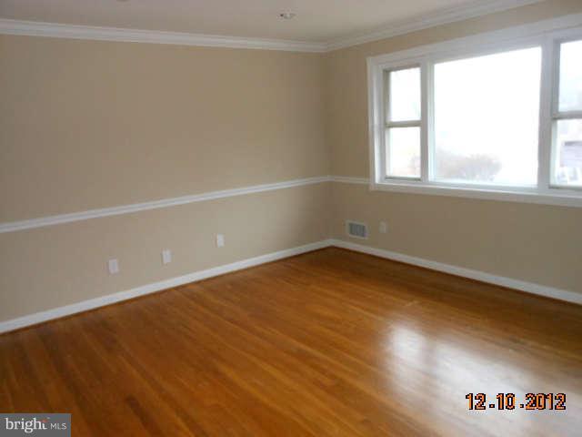 7118 Reservoir Road Springfield, VA 22150 - Photo 4 of 8 Living Room