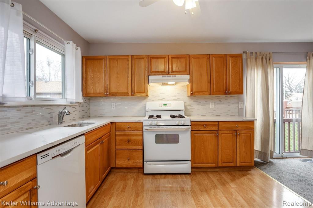 43534 Hanford Road Canton, MI 48187 - Photo 6 of 28