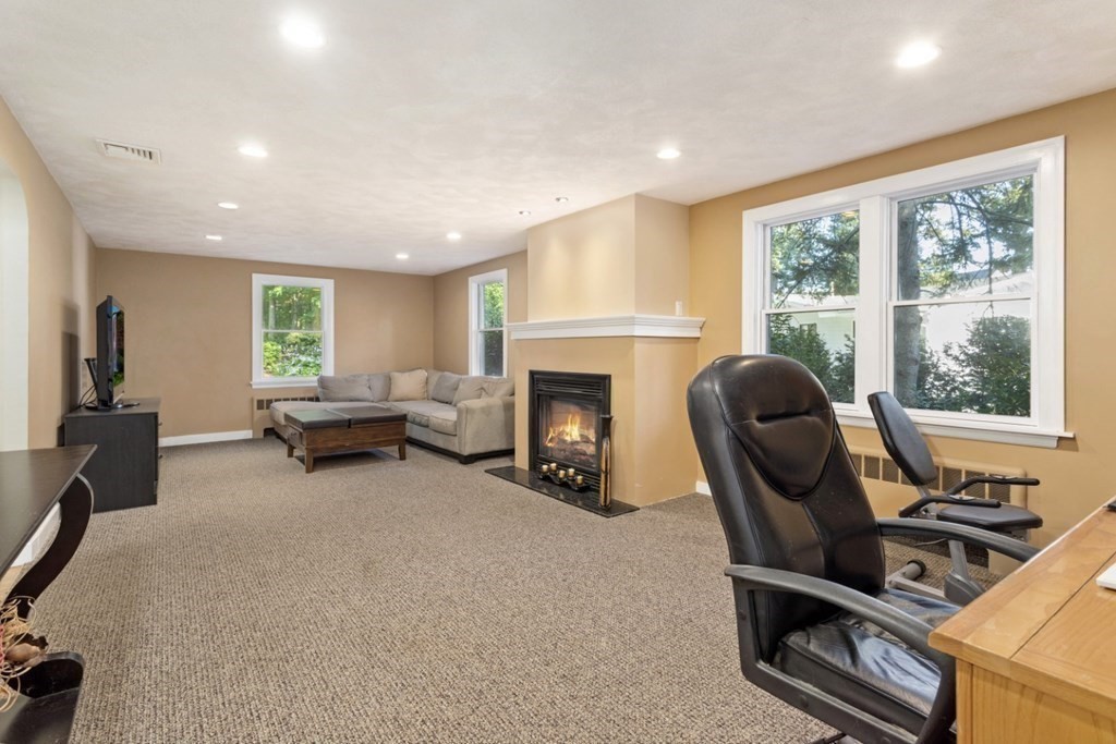 44 Pillings Pond Road Lynnfield, MA 01940 - Photo 12 of 42 Gallery Image 12