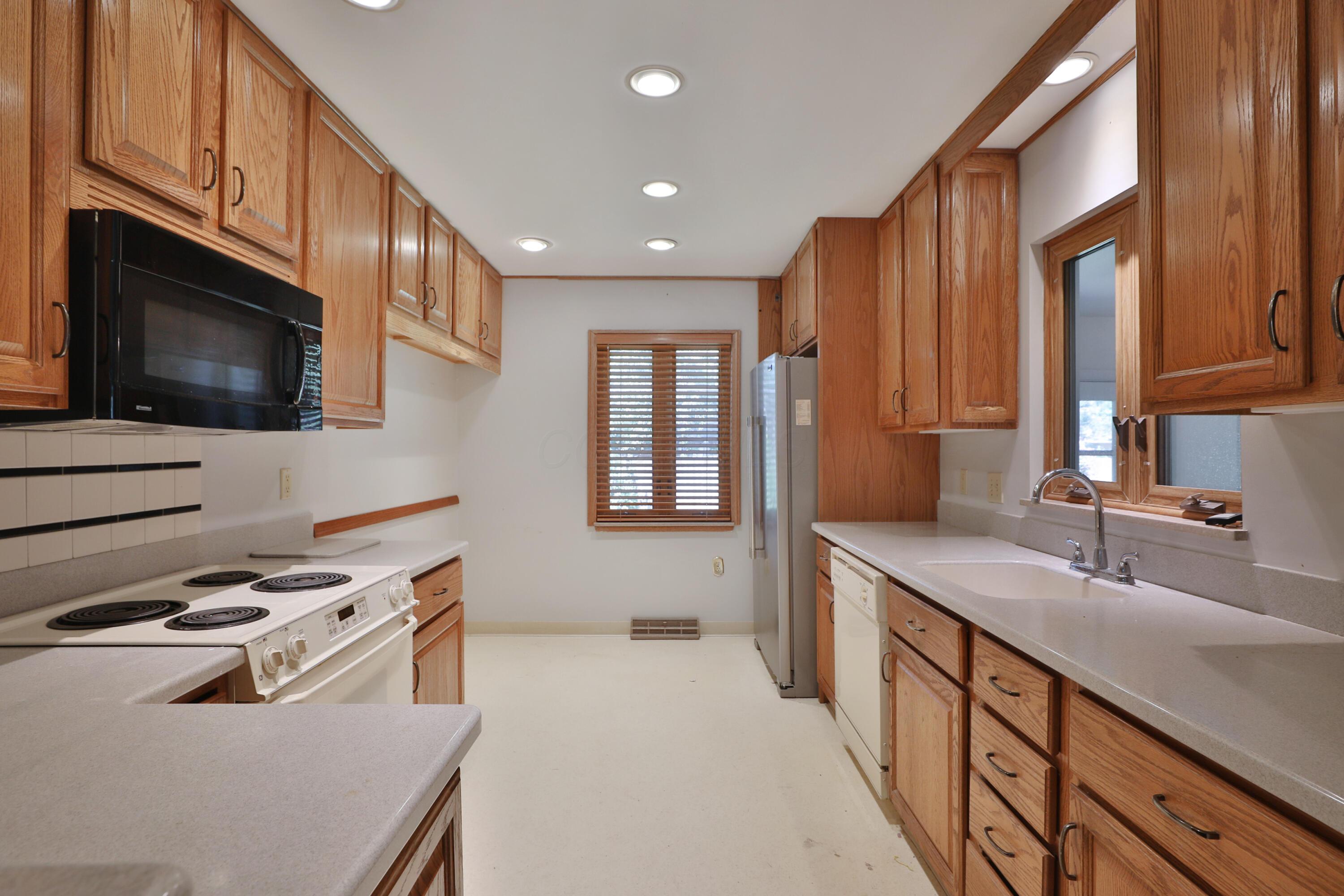 3499 Kirkham Road Columbus, OH 43221 - Photo 14 of 46 3499-KirkhamRd-12