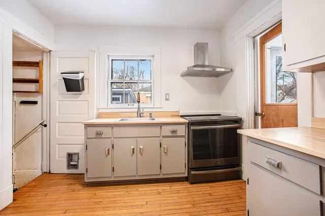 $2,400 | 618 Gott Street, Ann Arbor, MI 48103