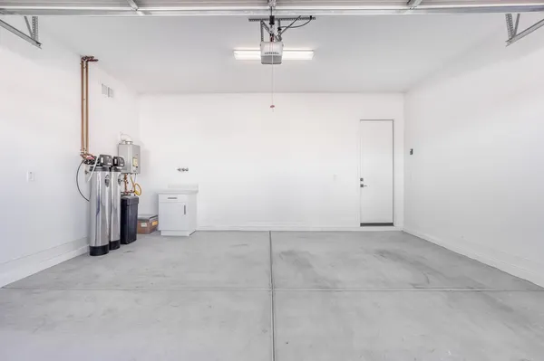 $3,000 | 8723 West Vista Avenue, Glendale, AZ 85305