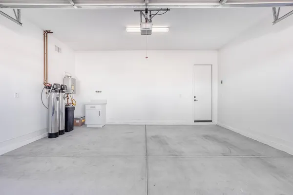 $3,000 | 8723 West Vista Avenue, Glendale, AZ 85305