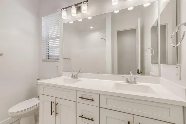 $3,000 | 8723 West Vista Avenue, Glendale, AZ 85305