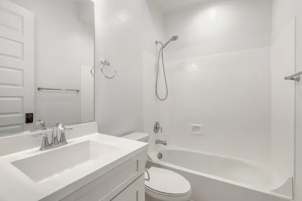 $3,000 | 8723 West Vista Avenue, Glendale, AZ 85305