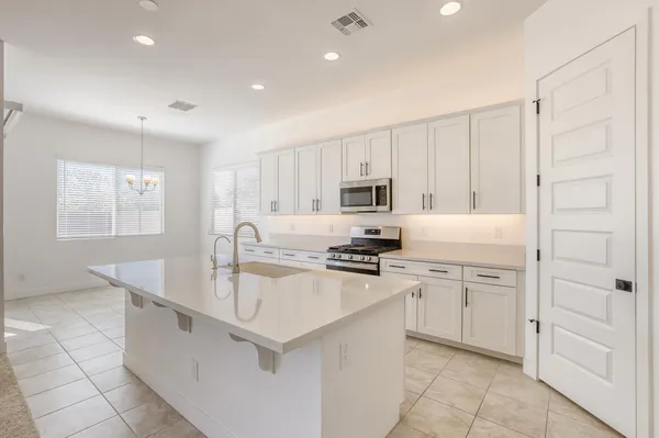 $3,000 | 8723 West Vista Avenue, Glendale, AZ 85305