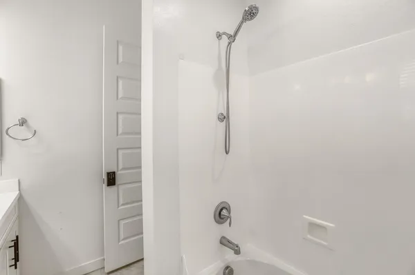 $3,000 | 8723 West Vista Avenue, Glendale, AZ 85305