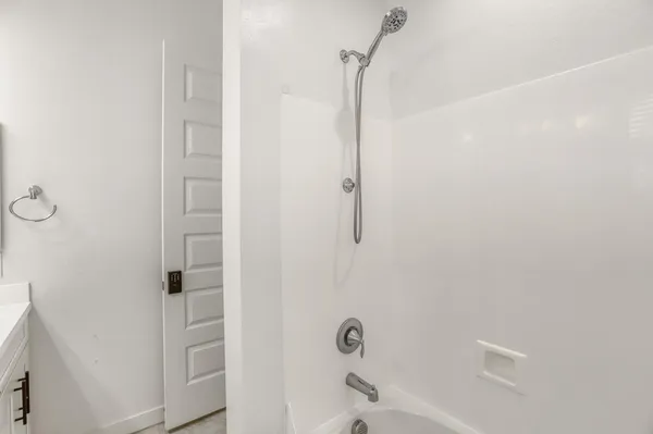 $3,000 | 8723 West Vista Avenue, Glendale, AZ 85305