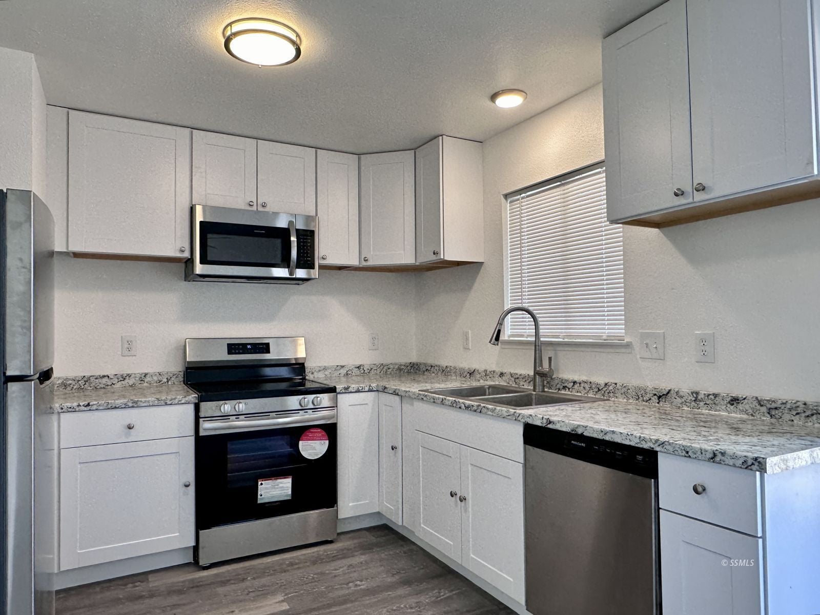241 South Richmond Road Ridgecrest, CA 93555 - Photo 7 of 28 Gallery Image 7