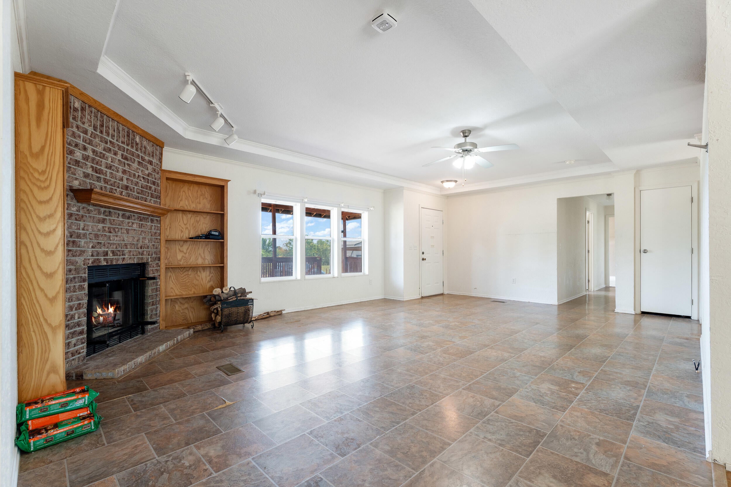 28241 South 630 Road Grove, OK 74344 - Photo 11 of 25 Living room