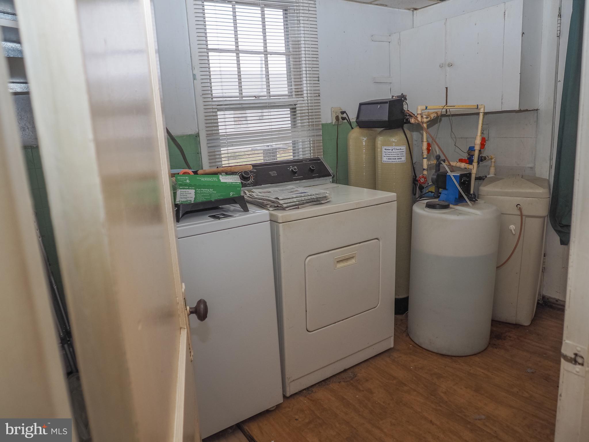 1615 Midland Road Edgewater, MD 21037 - Photo 8 of 24 Utility room w washer/dryer