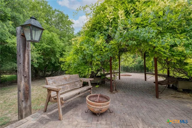 a view of a car in front of house