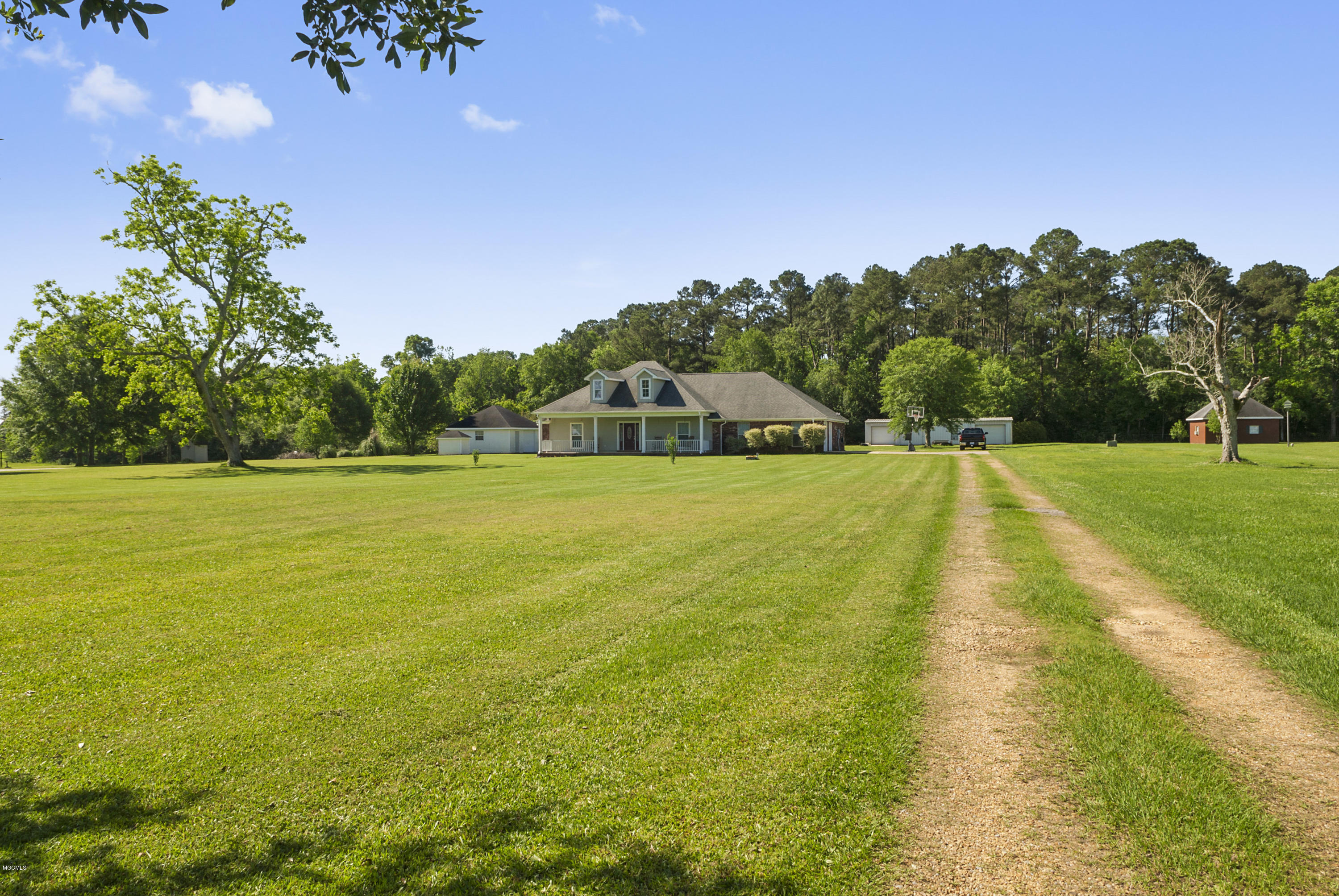 8004 Pecan Ridge Drive Moss Point, MS 39562 - Photo 2 of 20 013