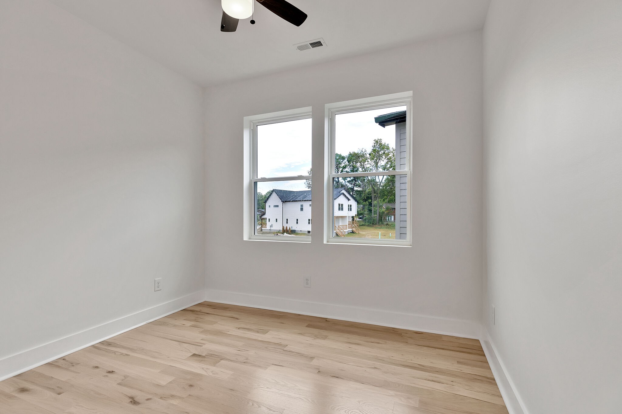 193 Paragon Mills Road Nashville, TN 37211 - Photo 20 of 31 an empty room with a window and ceiling fan