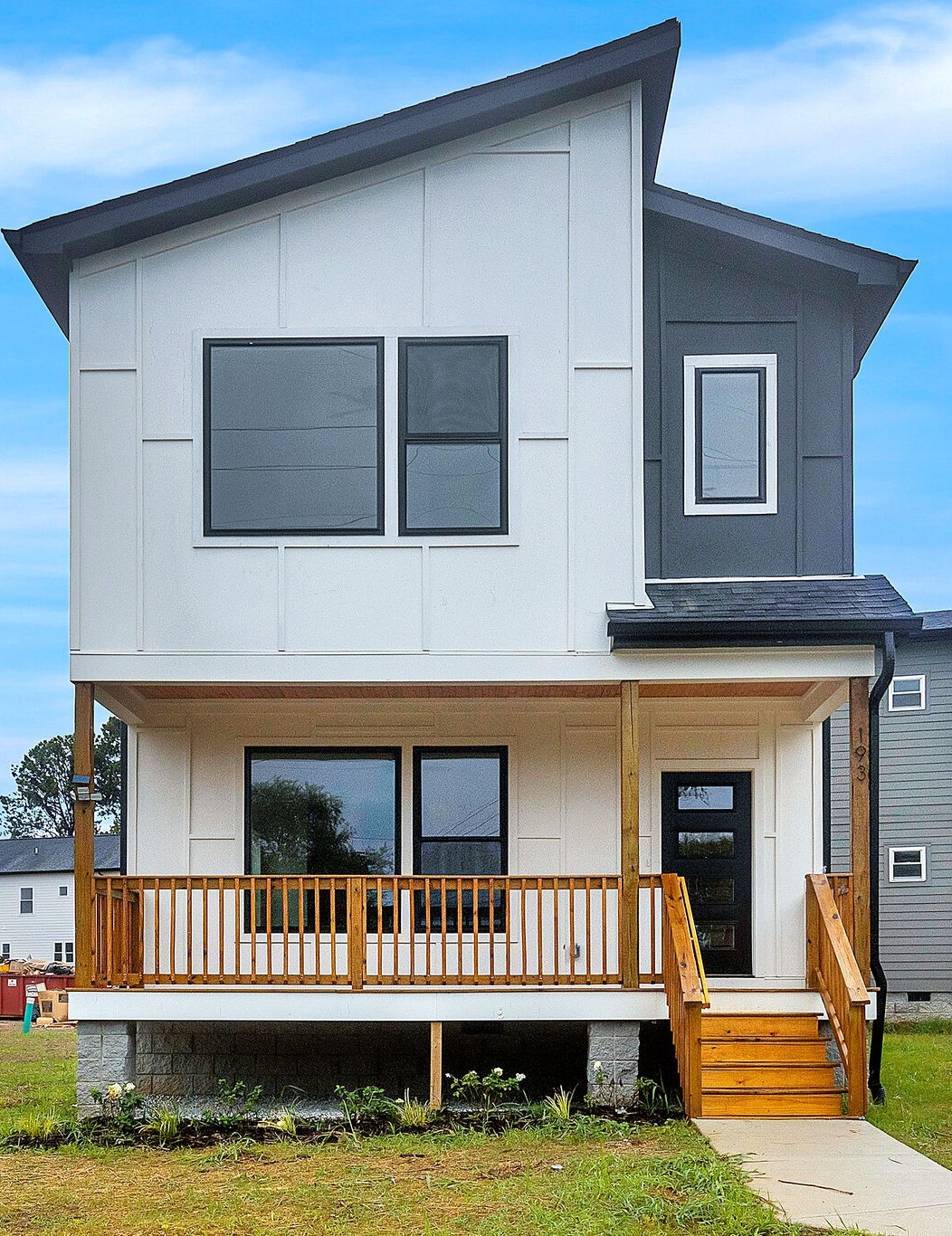 193 Paragon Mills Road Nashville, TN 37211 - Photo 2 of 31 a view of house that has a balcony