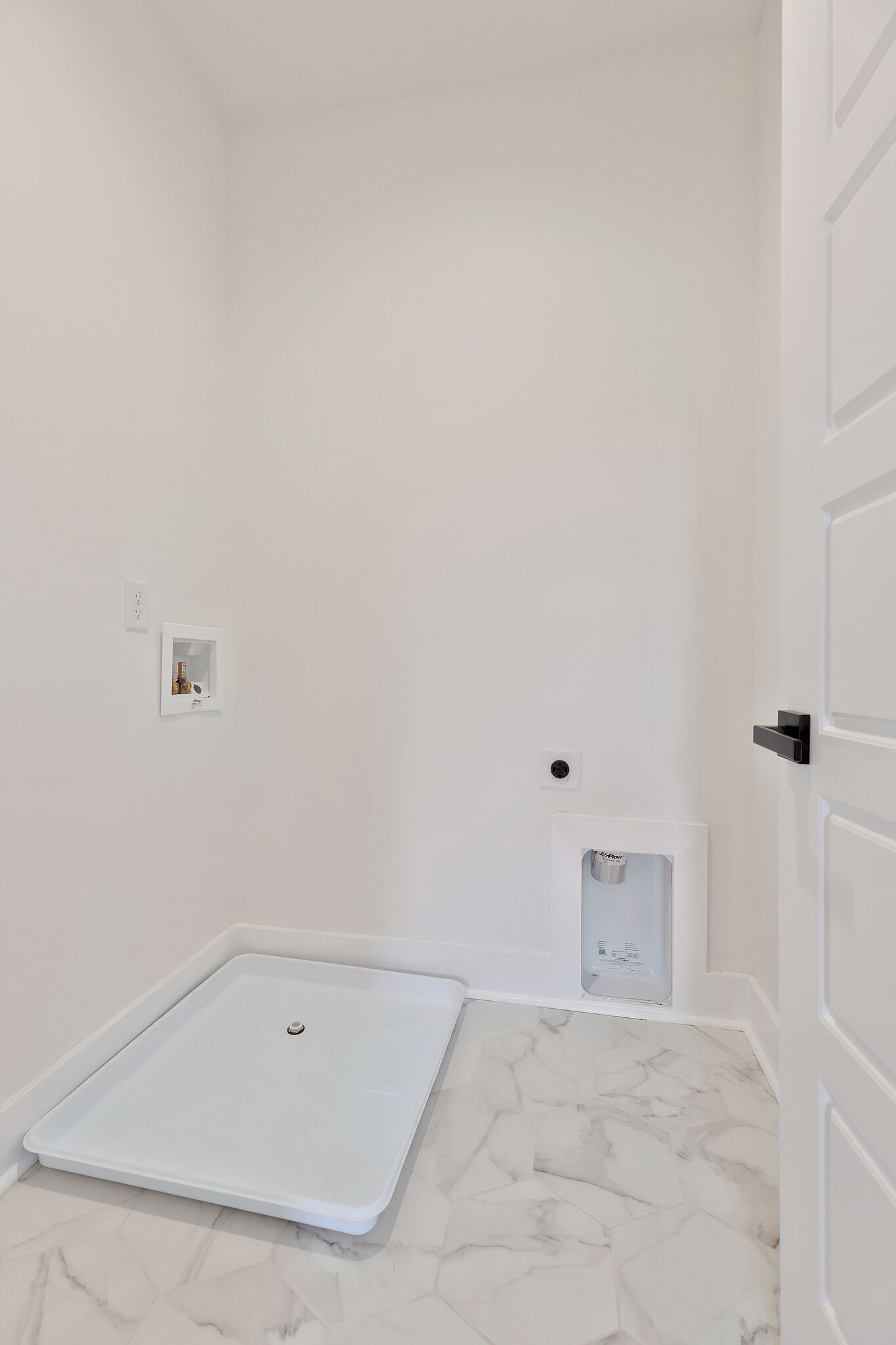 193 Paragon Mills Road Nashville, TN 37211 - Photo 22 of 31 a bathroom with a bathtub