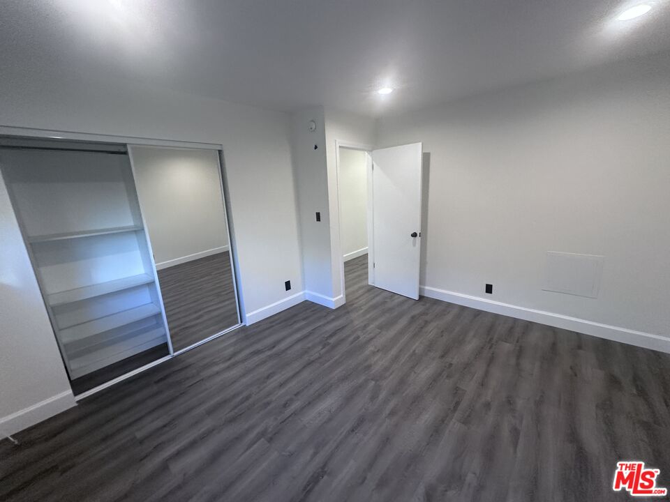 2228 20th Street, Unit 2 Santa Monica, CA 90405 - Photo 15 of 43 a view of a hallway