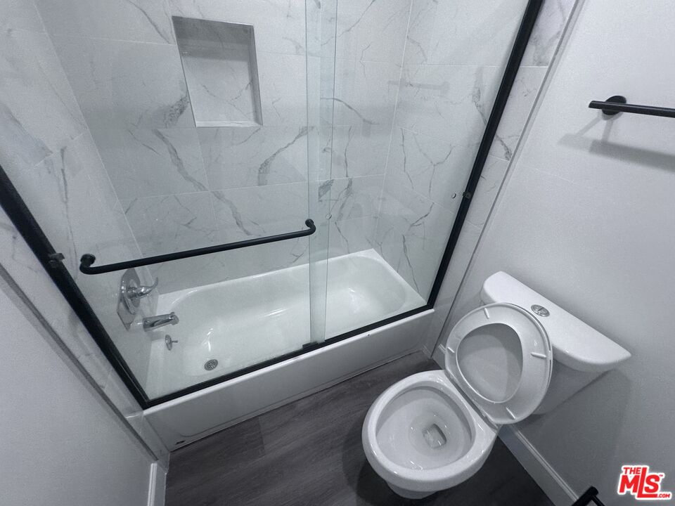 2228 20th Street, Unit 2 Santa Monica, CA 90405 - Photo 31 of 43 a view of washer and dryer