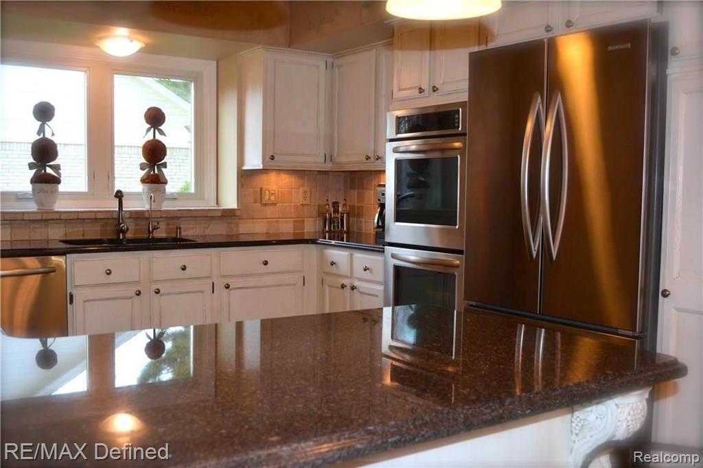 1216 Bembridge Drive Rochester Hills, MI 48307 - Photo 8 of 46