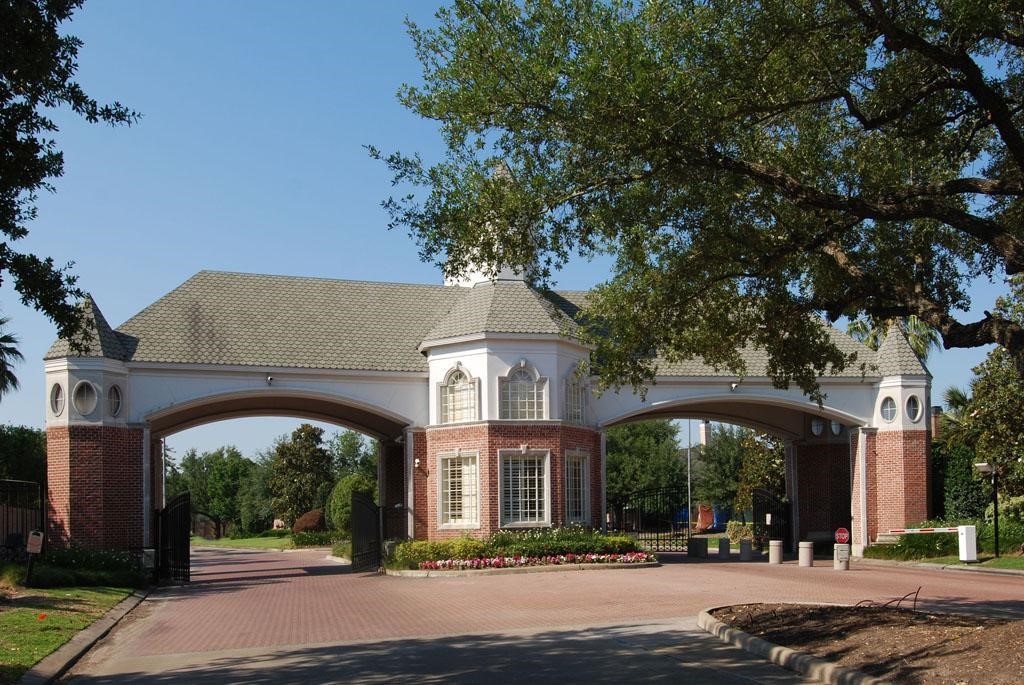 2055 Spring Cedar Lane Houston, TX 77077 - Photo 26 of 26 – Spectacular Entryway/Exit from property