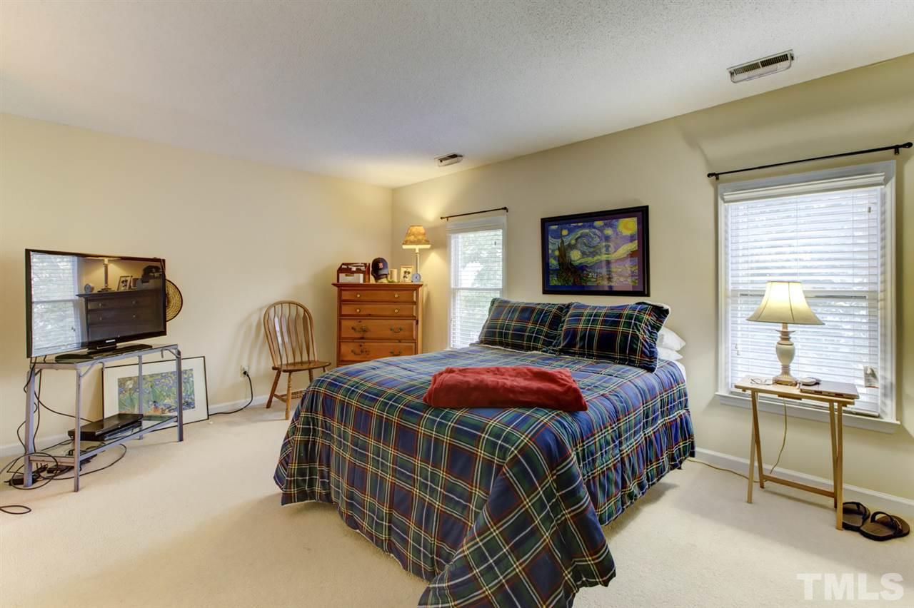 5620 Split Oak Way Raleigh, NC 27609 - Photo 17 of 24 Gallery Image 17
