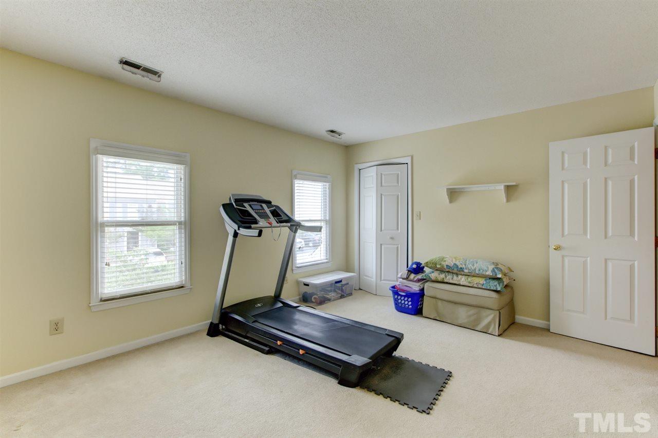 5620 Split Oak Way Raleigh, NC 27609 - Photo 20 of 24 Gallery Image 20