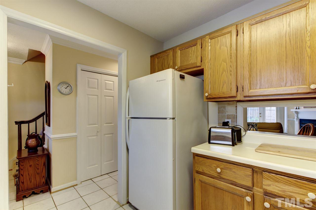 5620 Split Oak Way Raleigh, NC 27609 - Photo 5 of 24 Gallery Image 5