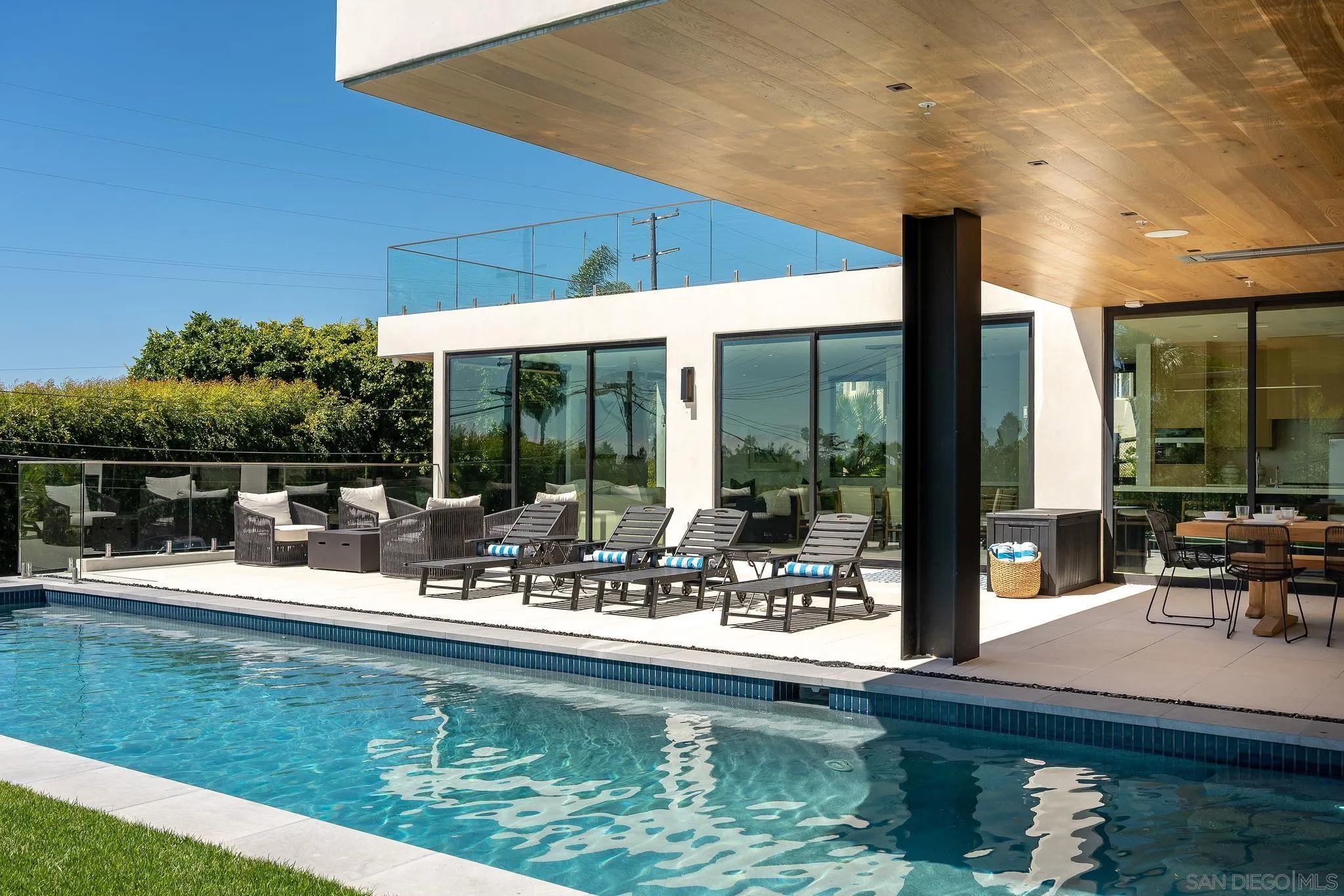 1605 Burgundy Road Encinitas, CA 92024 - Photo 19 of 39 Gallery Image 19