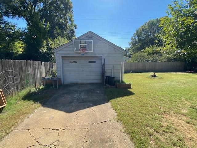 4787 Flamingo Road Memphis, TN 38117 - Photo 15 of 18 a view of a back yard with wooden fence