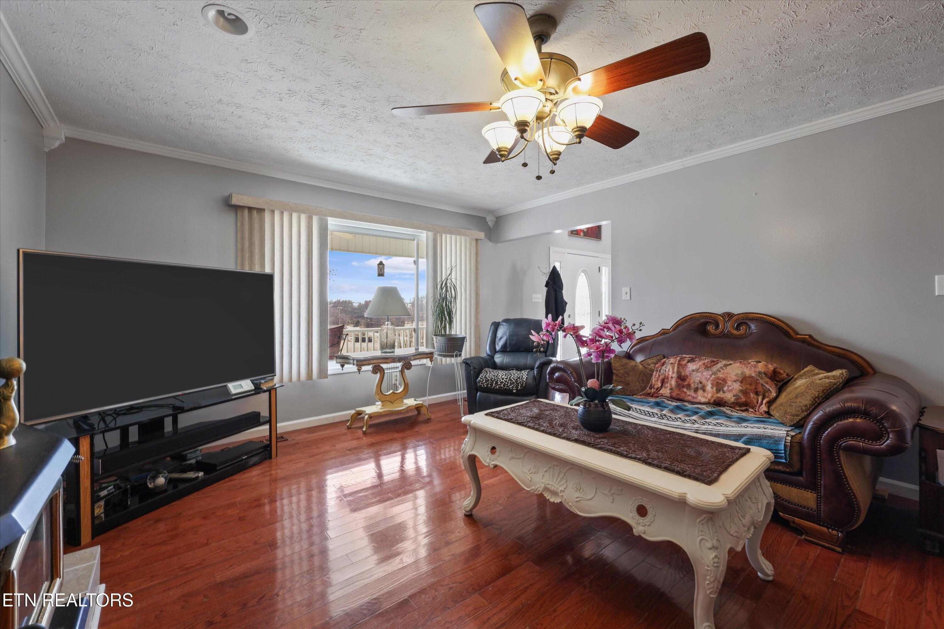 133 Rolling Hills Rutledge, TN 37861 - Photo 9 of 45 Inviting Living Room