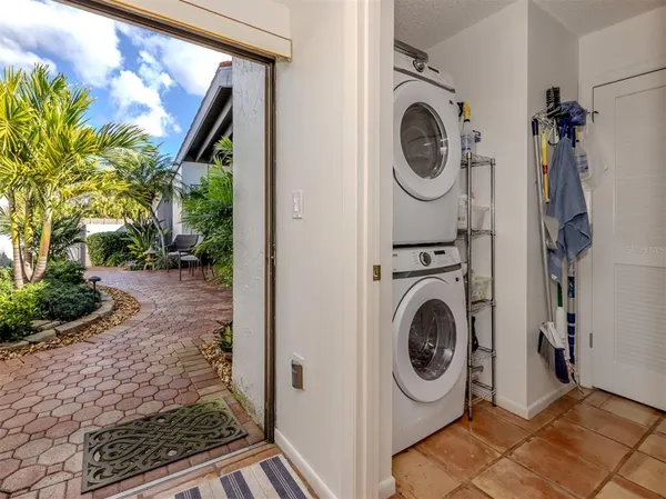 $519,000 | 786 Sarabay Road, Unit 19, Osprey, FL 34229