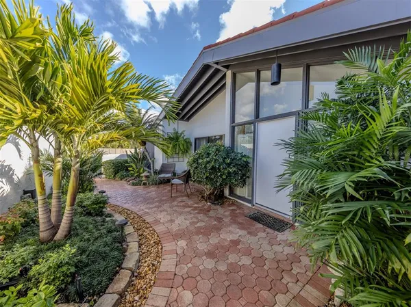 $519,000 | 786 Sarabay Road, Unit 19, Osprey, FL 34229