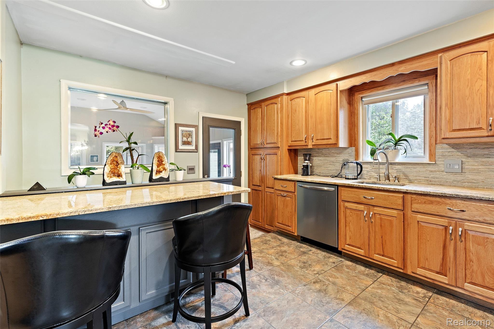 304 Thalia Avenue Rochester, MI 48307 - Photo 15 of 28 304 Thalia Ave-15.jpg