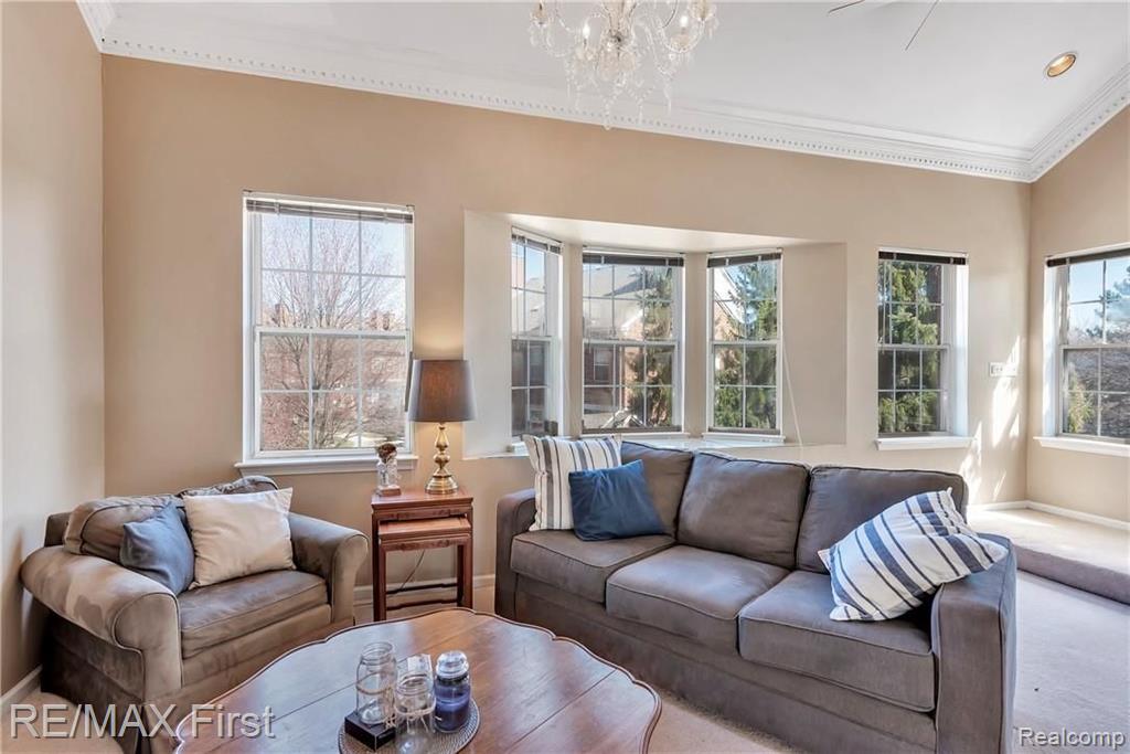 1541 Chesapeake Road Royal Oak, MI 48067 - Photo 7 of 32