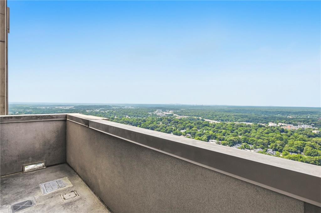 270 17th Street Northwest, Unit 4306 Atlanta, GA 30363 - Photo 20 of 37 a view of balcony with an ocean