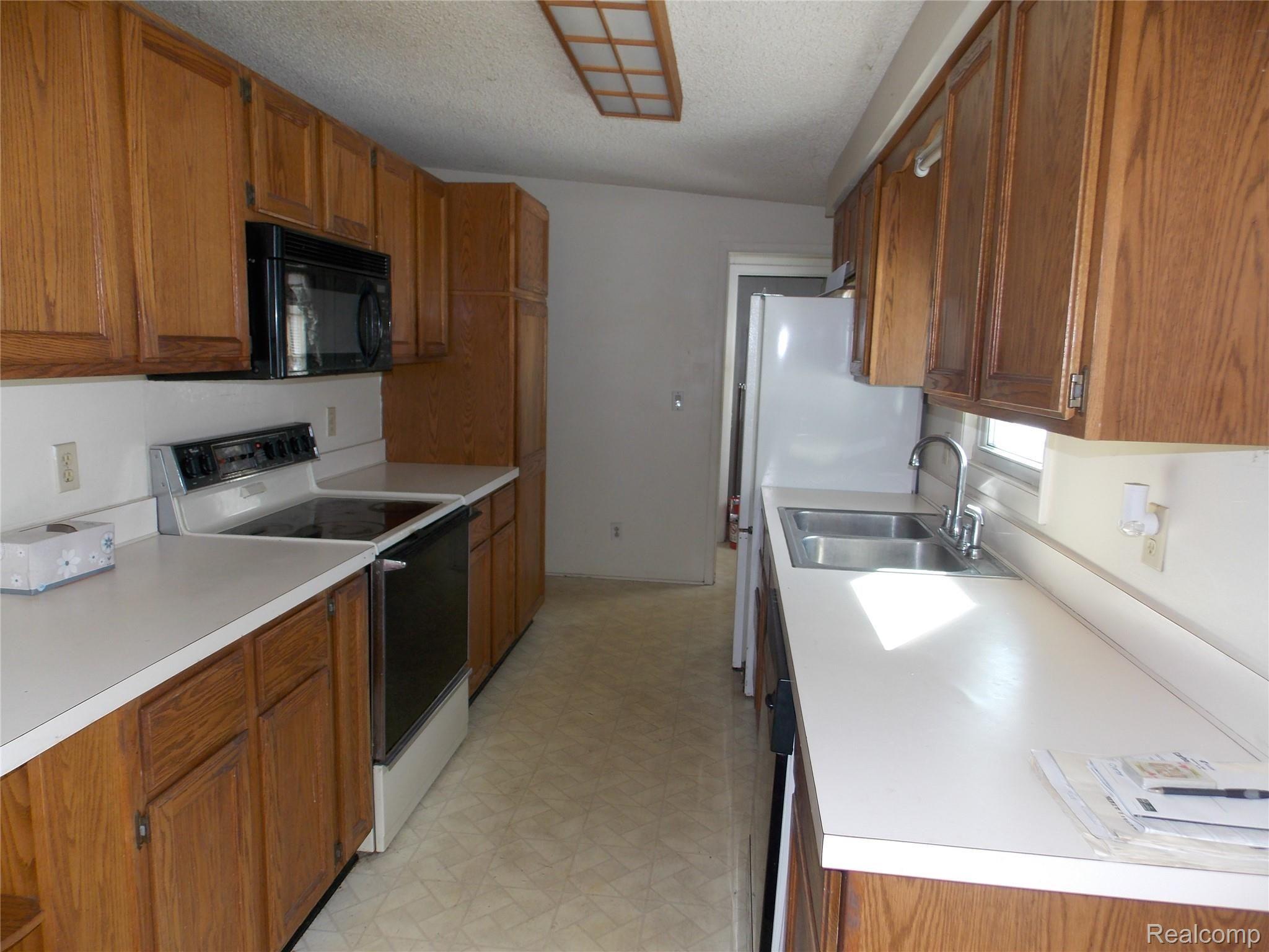 629 North Wilder Road Lapeer, MI 48446 - Photo 7 of 19 DSCN3519.JPG