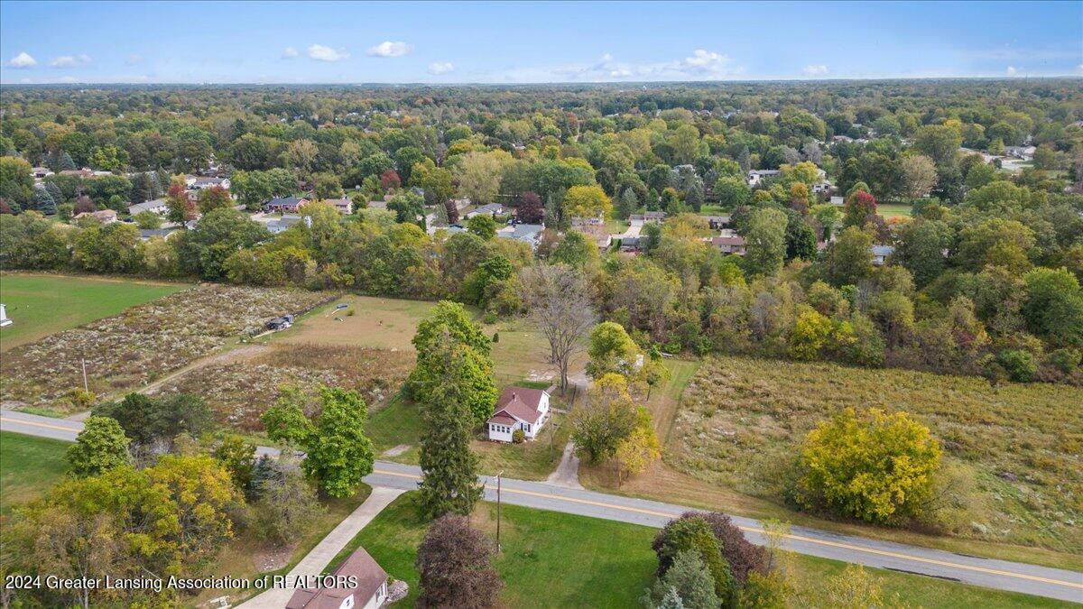 2558 Gilbert Road Lansing, MI 48911 - Photo 5 of 42 04-Media Jett - 03