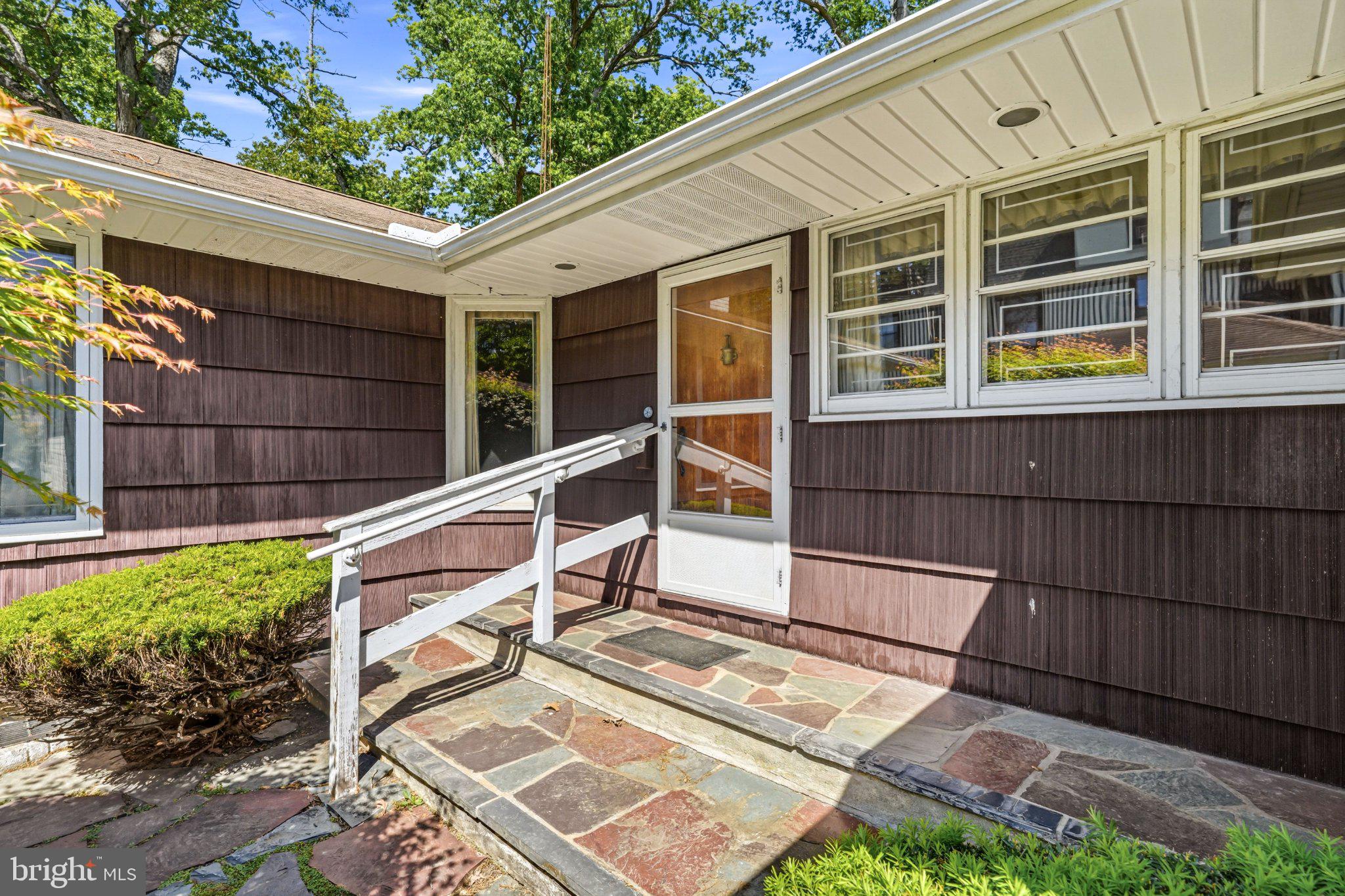 23 Lake Street Bridgeton, NJ 08302 - Photo 14 of 64 Charming entryway with natural light.