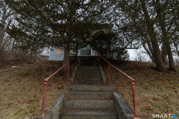 a view of entryway