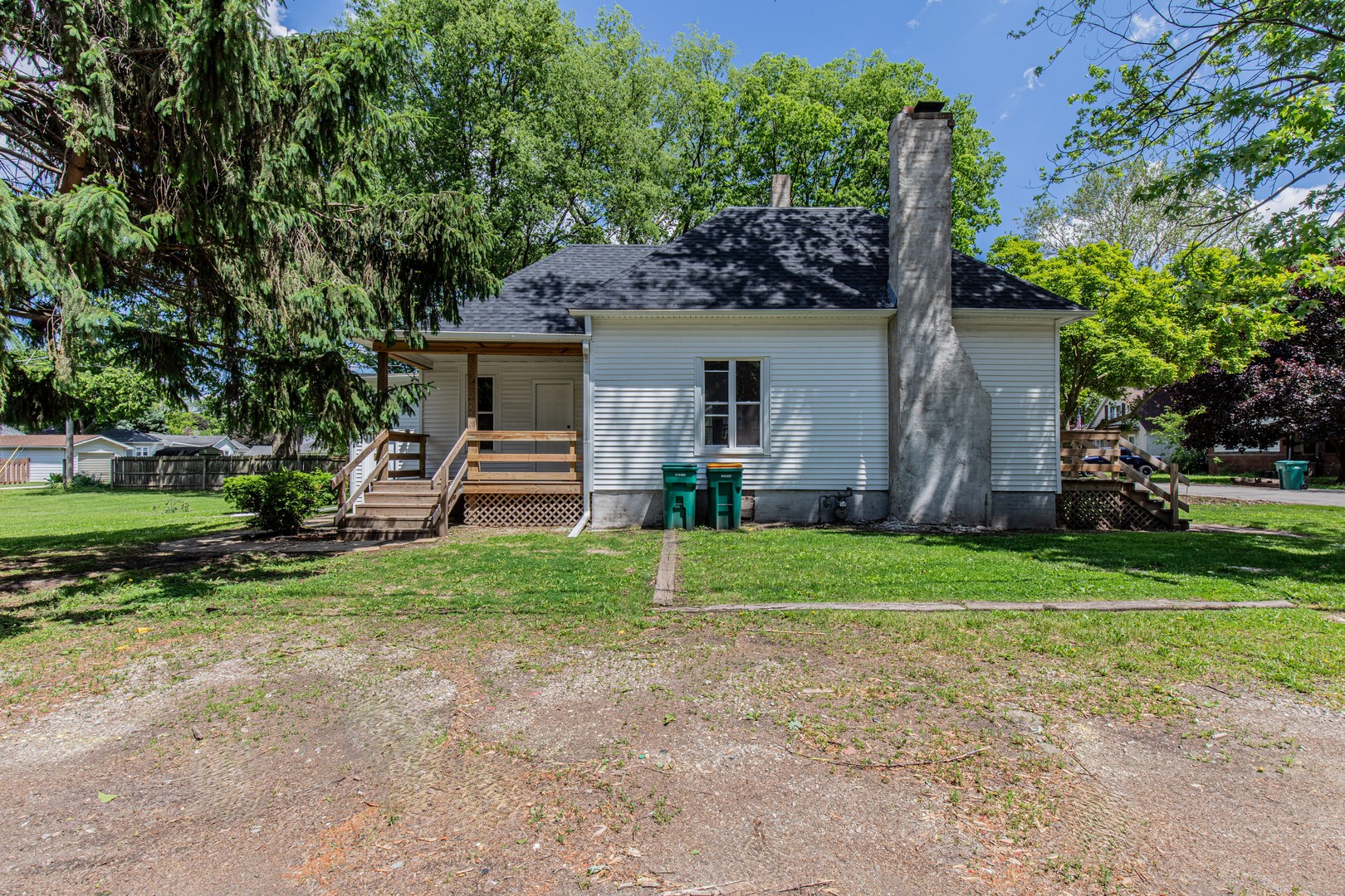 324 Sumner Street Streator, IL 61364 - Photo 3 of 18 a front view of a house with a yard