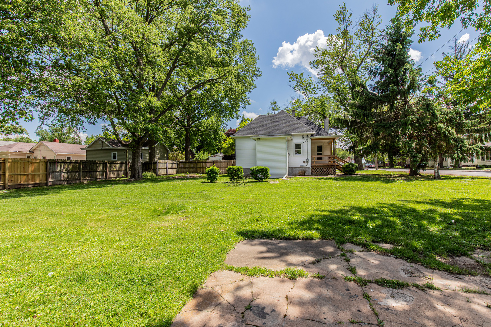 324 Sumner Street Streator, IL 61364 - Photo 5 of 18 a front view of a house with a yard