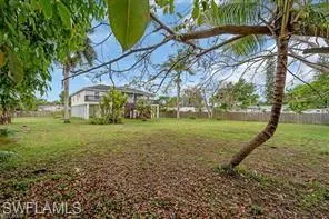 a view of a yard with a house