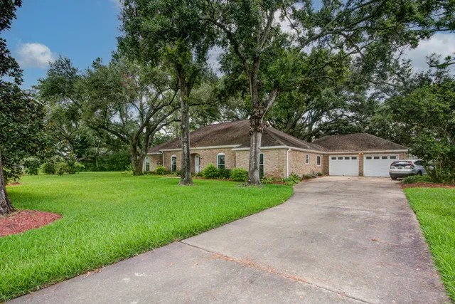 $410,000 | 205 Hillcrest Drive, Alvin, TX 77511