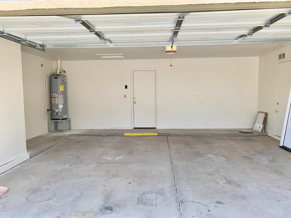 $2,550 | 16423 North 39th Street, Phoenix, AZ 85032